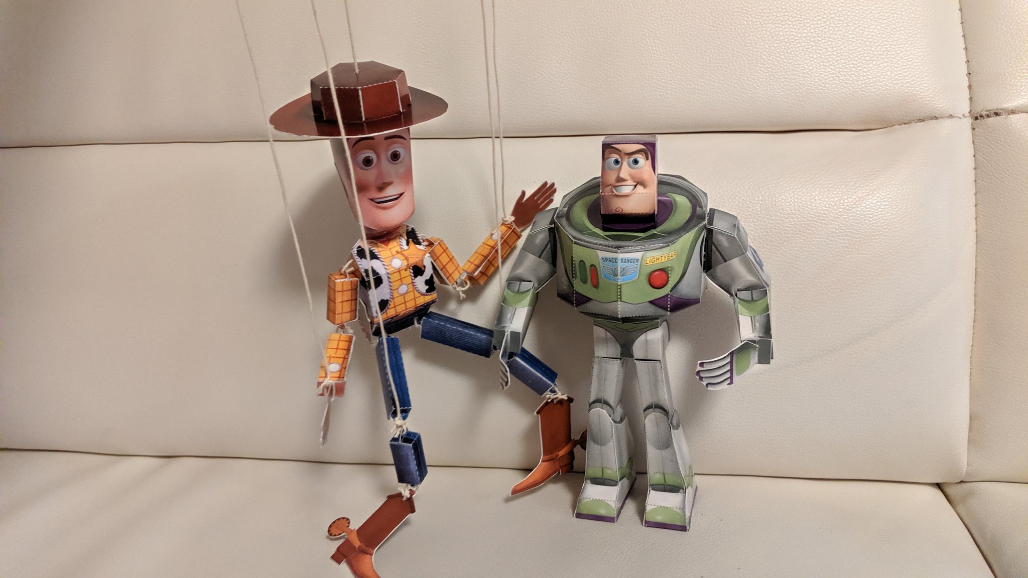 Wk Narutaki 久しぶりにペーパークラフトを作りました トイ ストーリーのウッディとバズ ライトイヤーです ペーパークラフト トイ ストーリー ウッディ バズ ライトイヤー 映画 マリオネット T Co Enhum2edlp Twitter