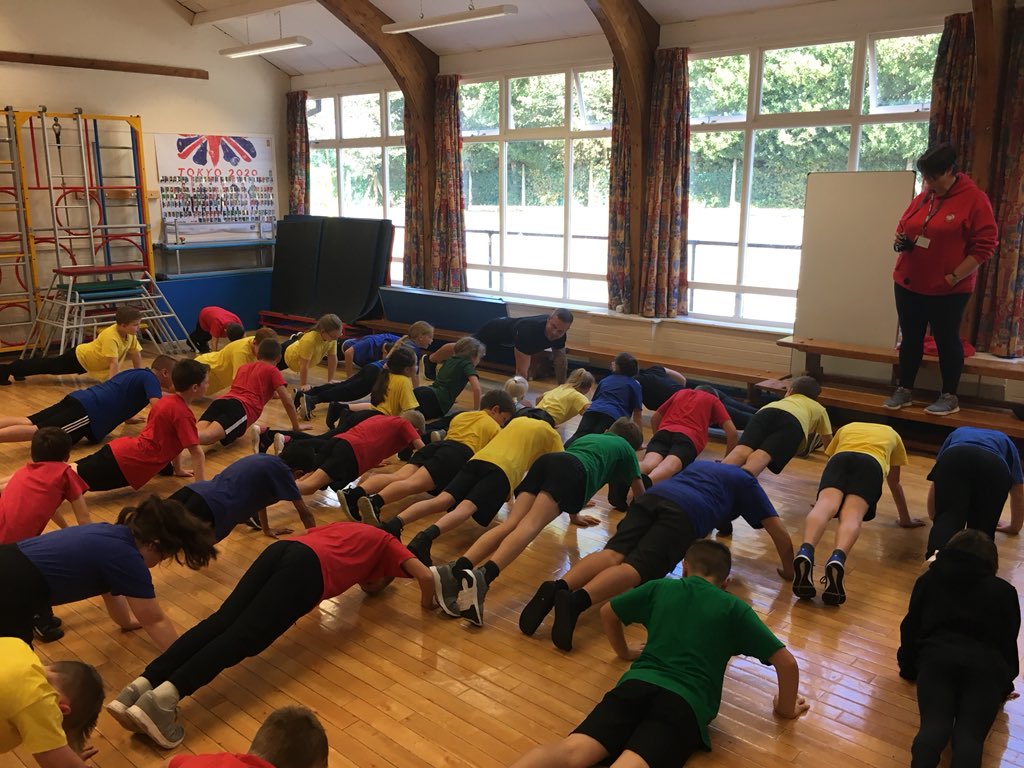 GentleshawPS's tweet photo. Crunches and press ups!! Keep going guys! #birch #willow @bettercannock https://t.co/OKgEyMy1At