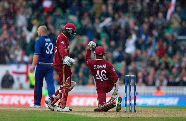 windiescricket's tweet photo. 15 years ago #OnThisDay Ian Bradshaw &amp; Courtney Browne put on a 71* run partnership to secure an unforgettable victory v England in the ICC Champions Trophy Final at the Oval.🏆 #MenInMaroon #ItsOurGame https://t.co/m2vJniWNuC
