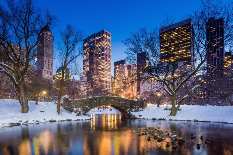boohoo's tweet photo. New York in the Winter is 100% on our bucket list 😍❄️☃️✈️

who you taking with you? 🤔💭 https://t.co/oEyNHedpk5