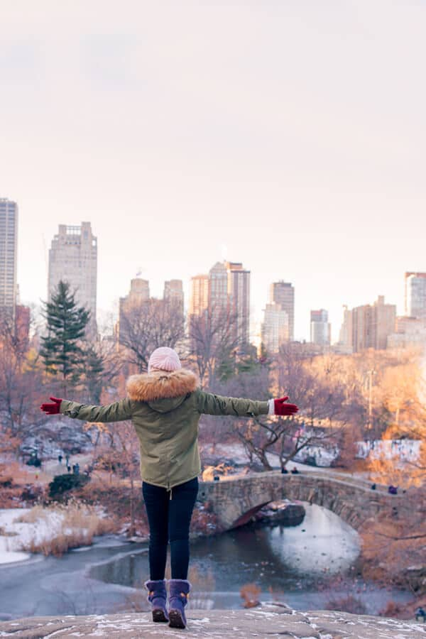 boohoo's tweet photo. New York in the Winter is 100% on our bucket list 😍❄️☃️✈️

who you taking with you? 🤔💭 https://t.co/oEyNHedpk5