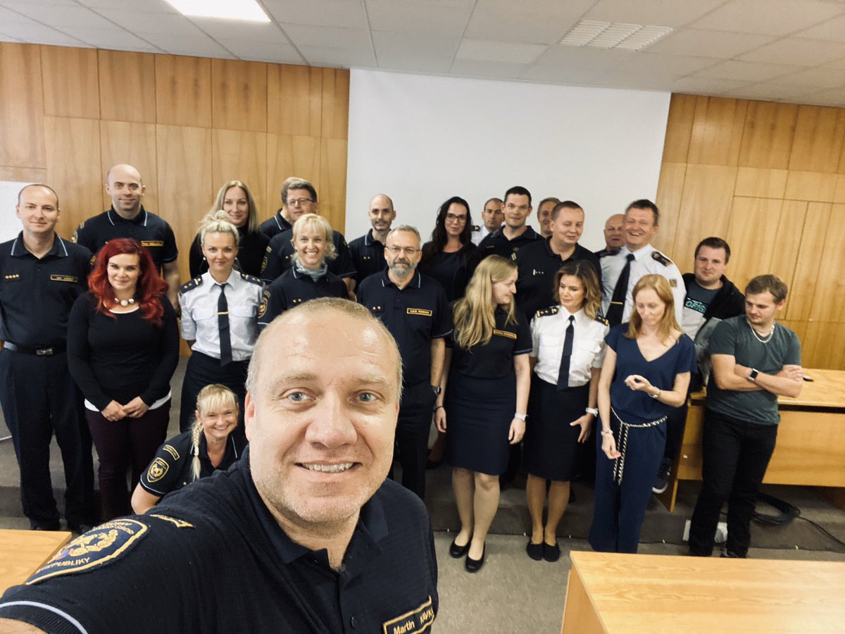 Dva dny teď coby mluvčí hasičů mluvíme spíš spolu. 

Trenujem! 📺📹🚒

<a href="/HasiciPraha/">Hasiči Praha 🚒</a> @hzsjmk <a href="/HZS_Pardubice/">HZS Pardubický kraj</a> <a href="/hasici_olomouc/">Hasiči Olomouc 🚒👨‍🚒🔥</a> @hzs_lk <a href="/hzsmsk/">HZS Moravskoslezského kraje</a> @HZS_ScK @hzskvk