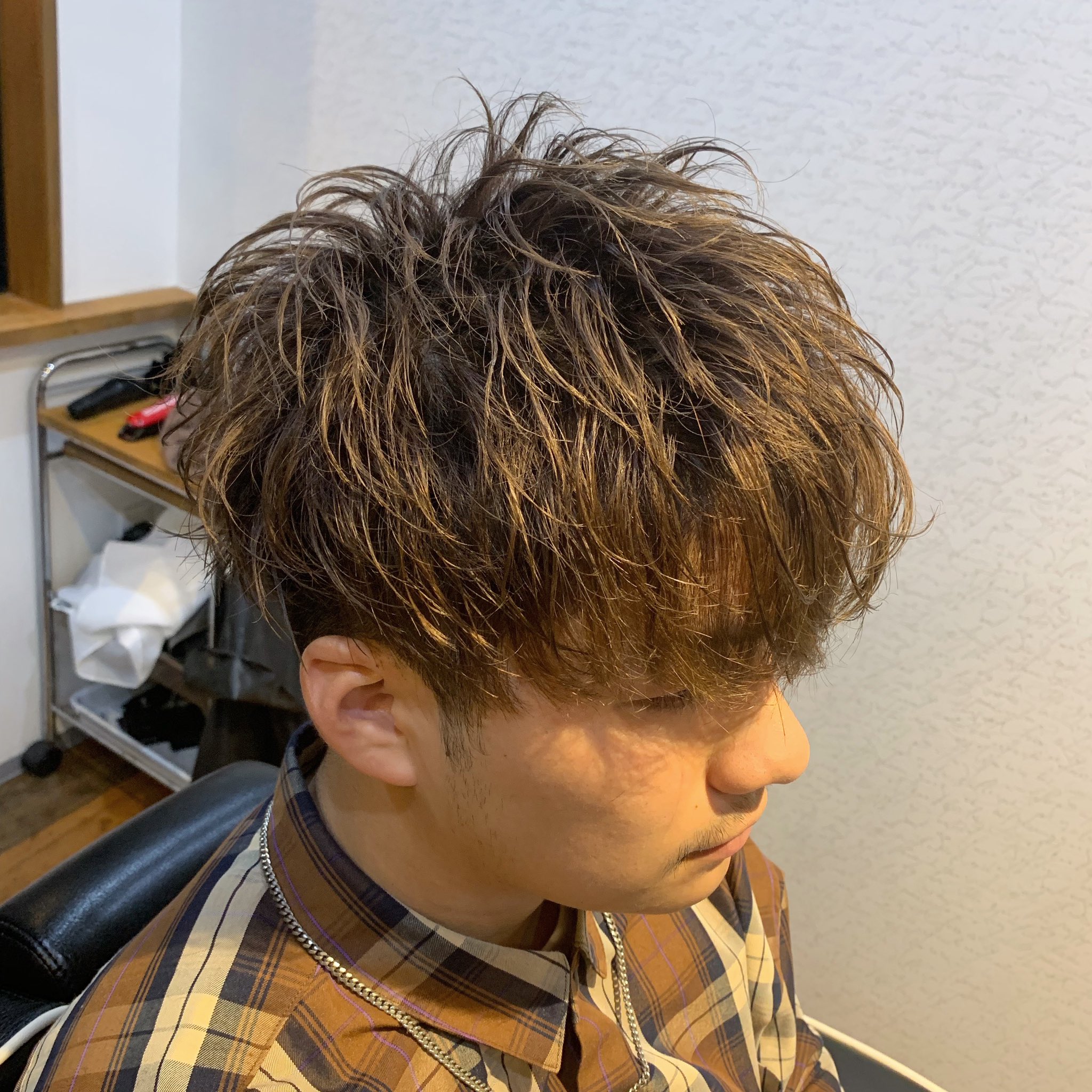 坂田風雅 Roost円町店 店長スタイリスト ハイトーンマッシュ フロント重めに Roost ルースト 京都 美容 メンズスタイル メンズヘアスタイル ハイトーンカラー ツイストパーマ ツーブロック マッシュ メッシュ メッシュキャップ