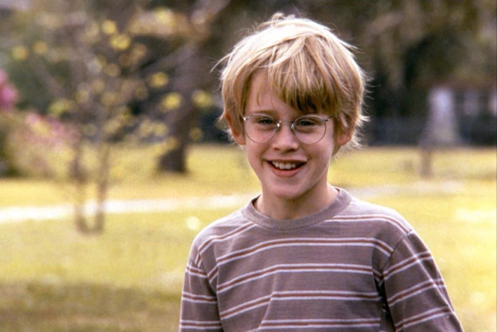 Leo 子どもの頃の初恋を切なく描く 映画 マイ ガール 幼い男女が小さな恋に落ち 初恋を経験する 理由もなく好きになっていく ピュアな恋心がまぶしい 主人公の少女が 死 や 愛 の意味を分かっていき 思春期を通して成長していく 子どもの頃