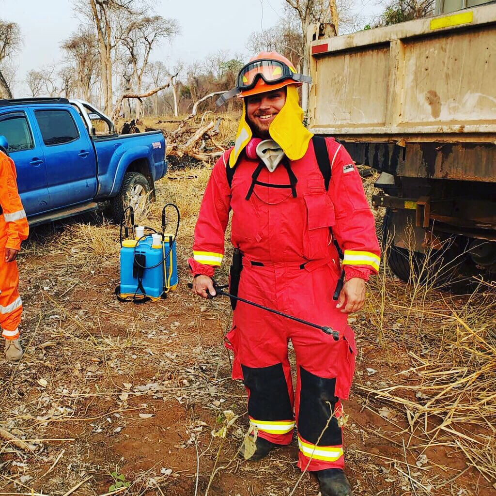 FirehouseTrain1's tweet photo. @FirehouseTrain1 wants to welcome home my friend Matt Pitre this morning! Matt just got back from Bolivia from volunteer firefighting for the forest fires in the Amazon! Glad your home safe pal!🔥🌲🔥
#forestfirefighting #volunteer #bomberosvoluntarios #wildlandfires @pitre89 https://t.co/OvVtDbvud1