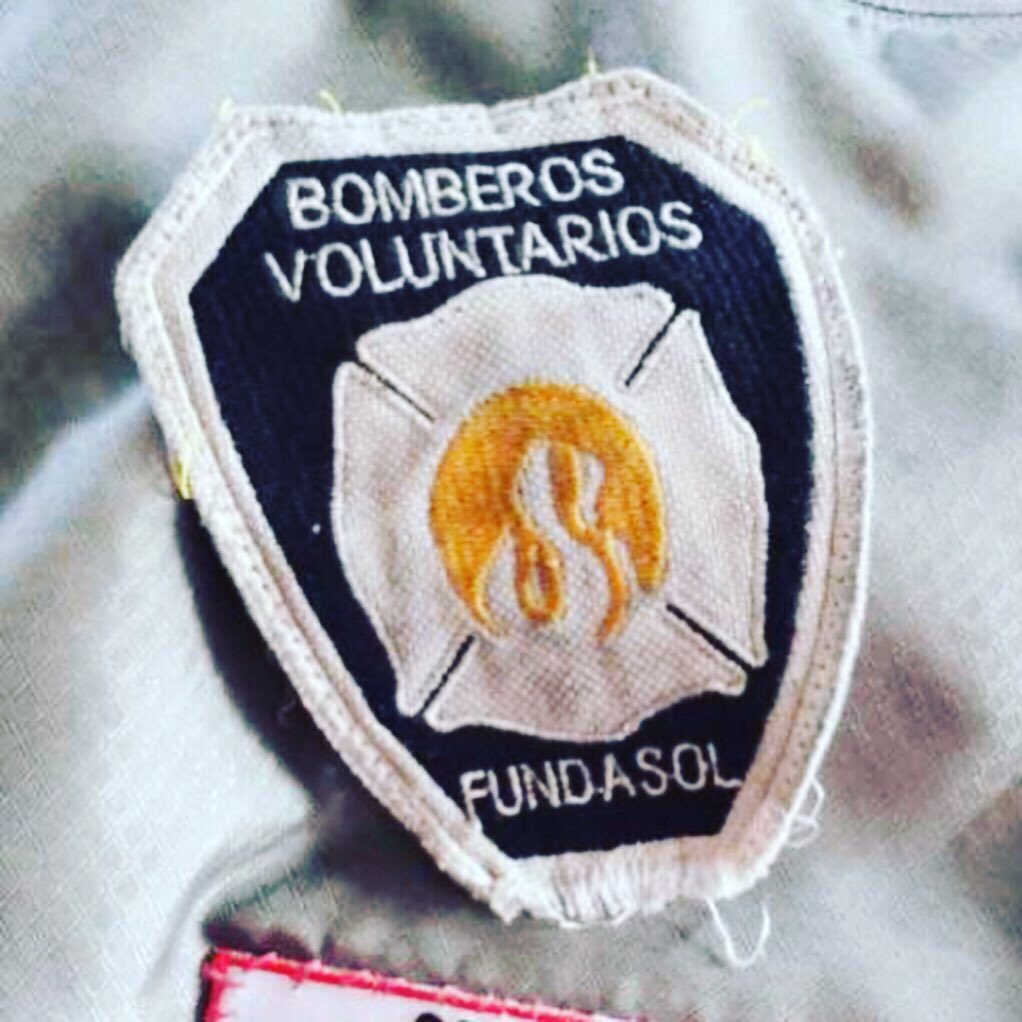 FirehouseTrain1's tweet photo. @FirehouseTrain1 wants to welcome home my friend Matt Pitre this morning! Matt just got back from Bolivia from volunteer firefighting for the forest fires in the Amazon! Glad your home safe pal!🔥🌲🔥
#forestfirefighting #volunteer #bomberosvoluntarios #wildlandfires @pitre89 https://t.co/OvVtDbvud1