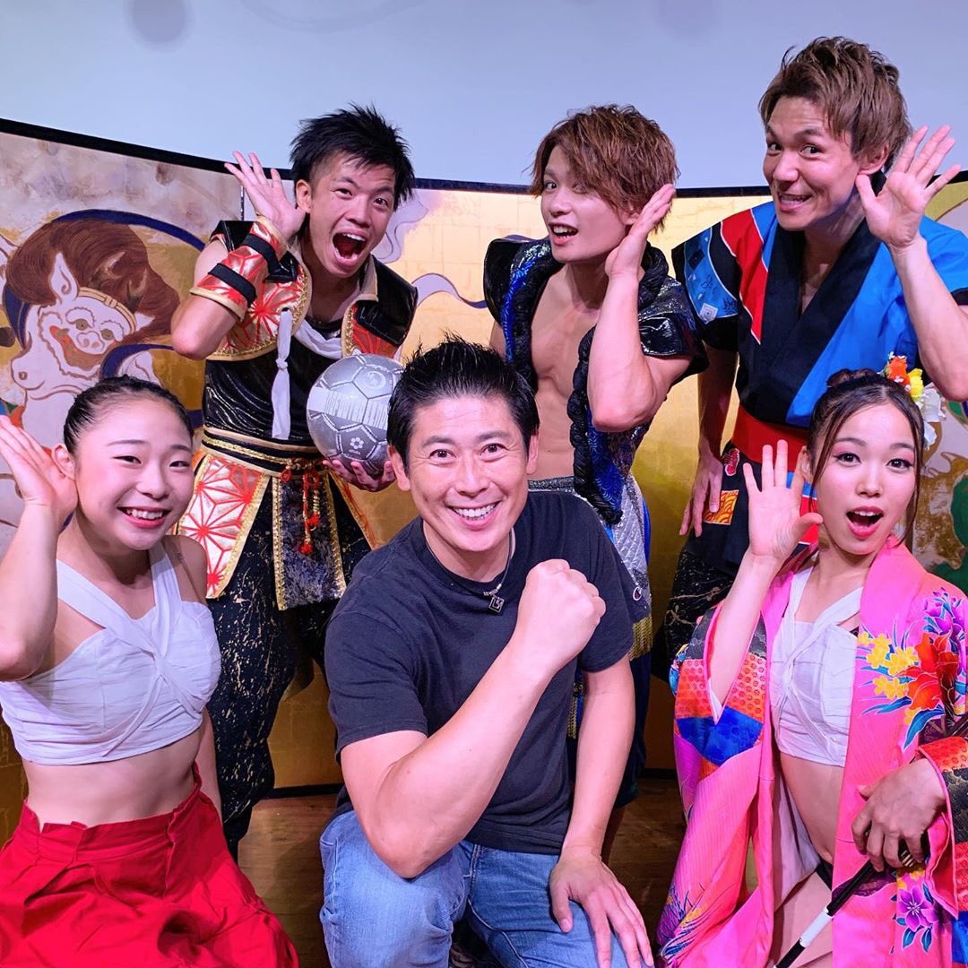 SRO_Restaurant's tweet photo. 本日も無事サムライロックレストラン終わりました😊

今日はマギー審司さんが観に来てくれました🌈
店内は満席で盛り上がってました👏

#サムライロックオーケストラ 
#samurairockorchestra 
#パセラリゾーツ
#パセラリゾーツ秋葉原
#japan
#ショーレストラン 
#showrestaurant 
#マギー審司 https://t.co/sjsKlAYTKi