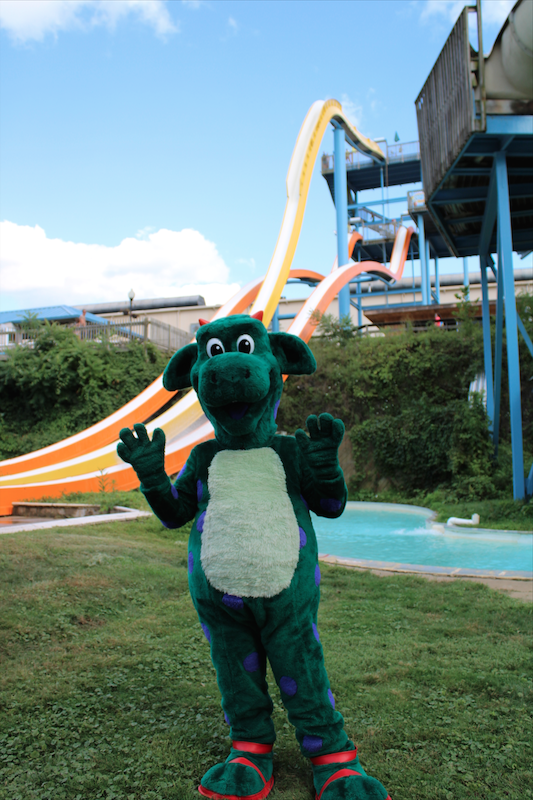 Sandcastlepgh's tweet photo. Dunkin wants to remind you that next season will be full of fun 😊! Stay tuned on social for park updates and event announcements, or join our newsletter! 

https://t.co/Q8CnGqo0Uu

#Sandcastle #SandcastleWP #Summer #LiveForSummer #Pittsburgh #SeasonPass https://t.co/jx3lcRUrA6
