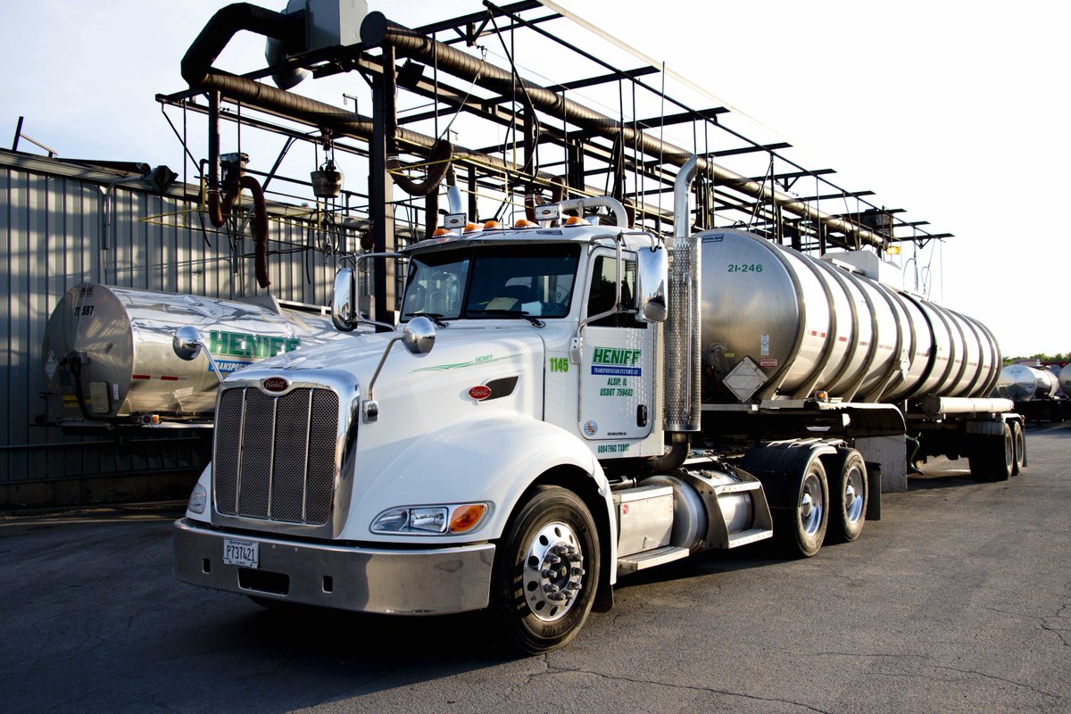 HeniffTransport's tweet photo. Know someone looking for a better #truckingjob at #Heniff? Send this post to your #StLouis friends!
#jobfair at 1102 North First St. East St. Louis, IL 62201 until 4PM today! Come grab some food and chat with a Heniff rep about all of our current opportunities. https://t.co/EMupuLWUiy