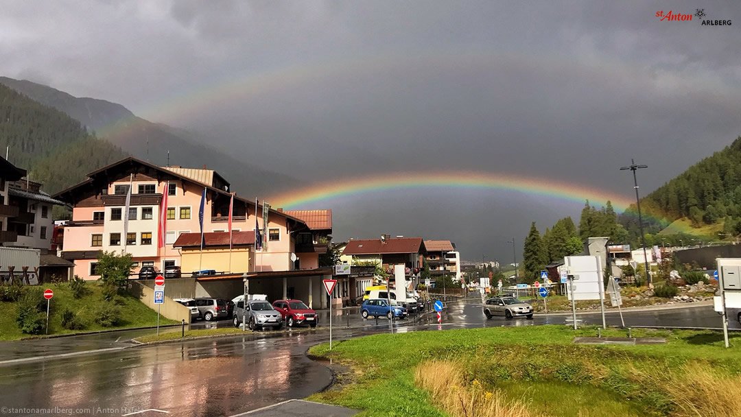 StantonReview's tweet photo. Somewhere over the rainbow 🎶... #stantonamarlberg 😍

📸 by Anton Hafele

#arlberg #rainbow #austria https://t.co/a1BQRg7EDK