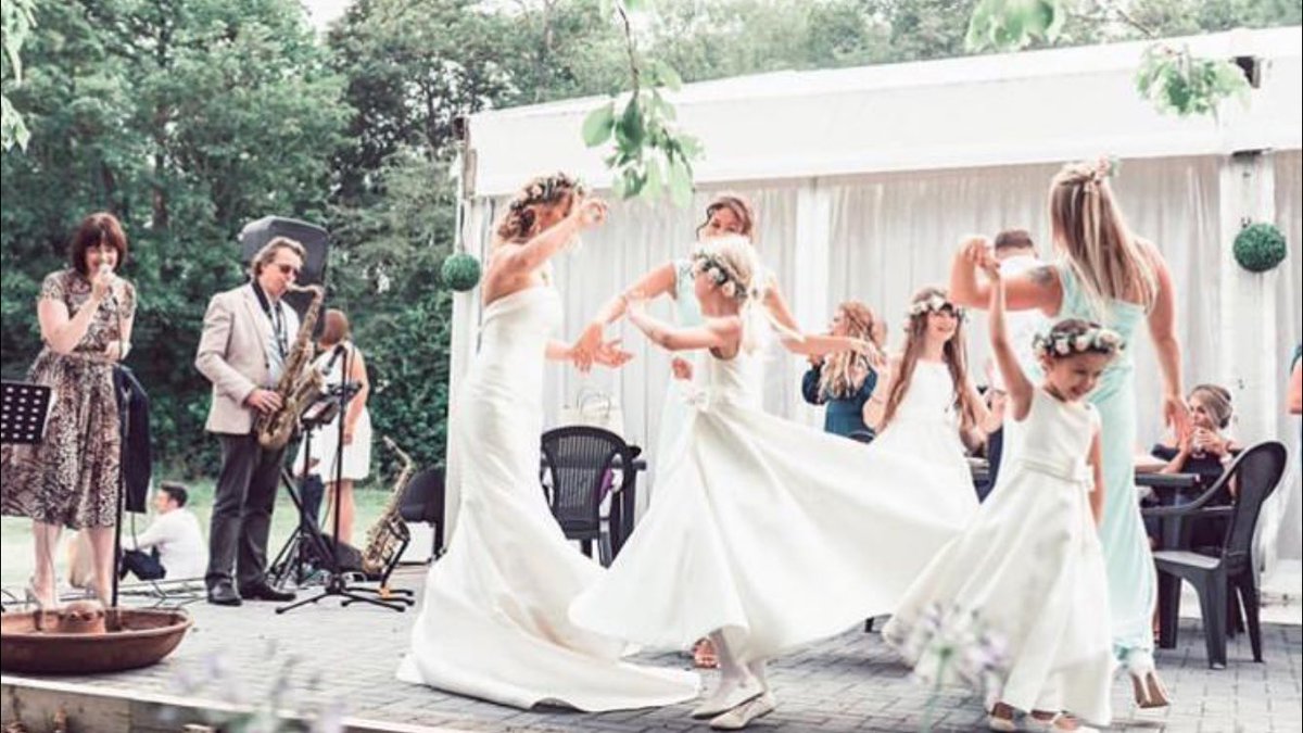 Summer wedding fun <a href="/PavenhamParkGC/">Pavenham Park GC</a> #sax #weddings #Bedfordshire