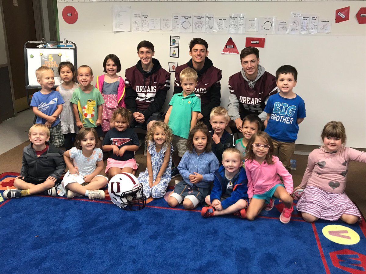 davidteddy1020's tweet photo. Thank you football players for coming in and reading to our students today!  They loved it! #JenkinsECLC #godreads! https://t.co/tn66GIT9BJ