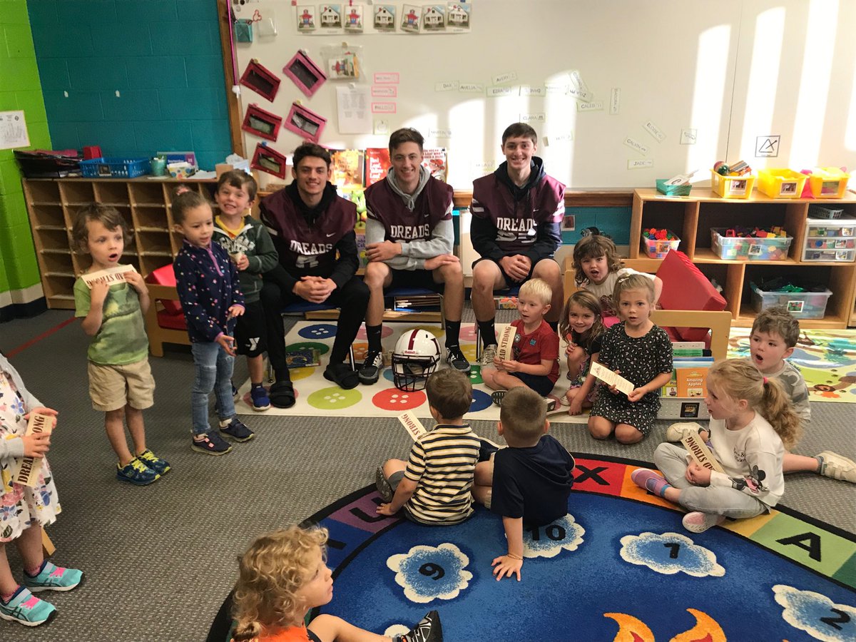 davidteddy1020's tweet photo. Thank you football players for coming in and reading to our students today!  They loved it! #JenkinsECLC #godreads! https://t.co/tn66GIT9BJ