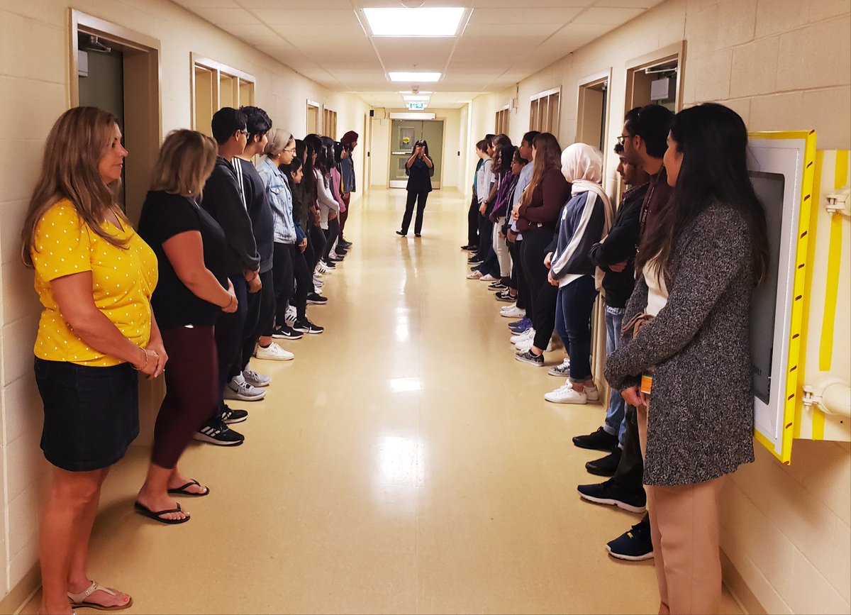 CLRI_LTC's tweet photo. .@ErinMeadowsSV @SchlegelPE_RT (in-home #BSO team) leads @FraserJags students through personal space activity during their #SHSM #longtermcare co-op orientation.
#clriconnects #nextgenLTC #AgesUnite #experientiallearning https://t.co/SA1Dn9SOac