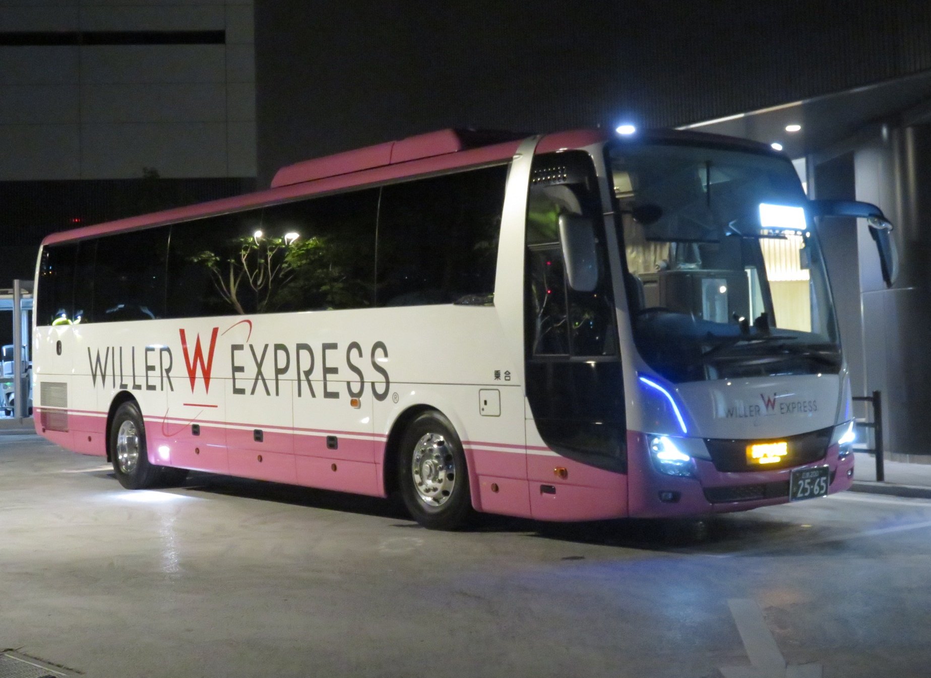 Twitter 上的 バス好き ウィラーエクスプレス 広島0か25 65 8月に登録され先週から運用に入っている新車のエアロエース 19年6月製造 8月登録 T Co E06ey2vmbc Twitter