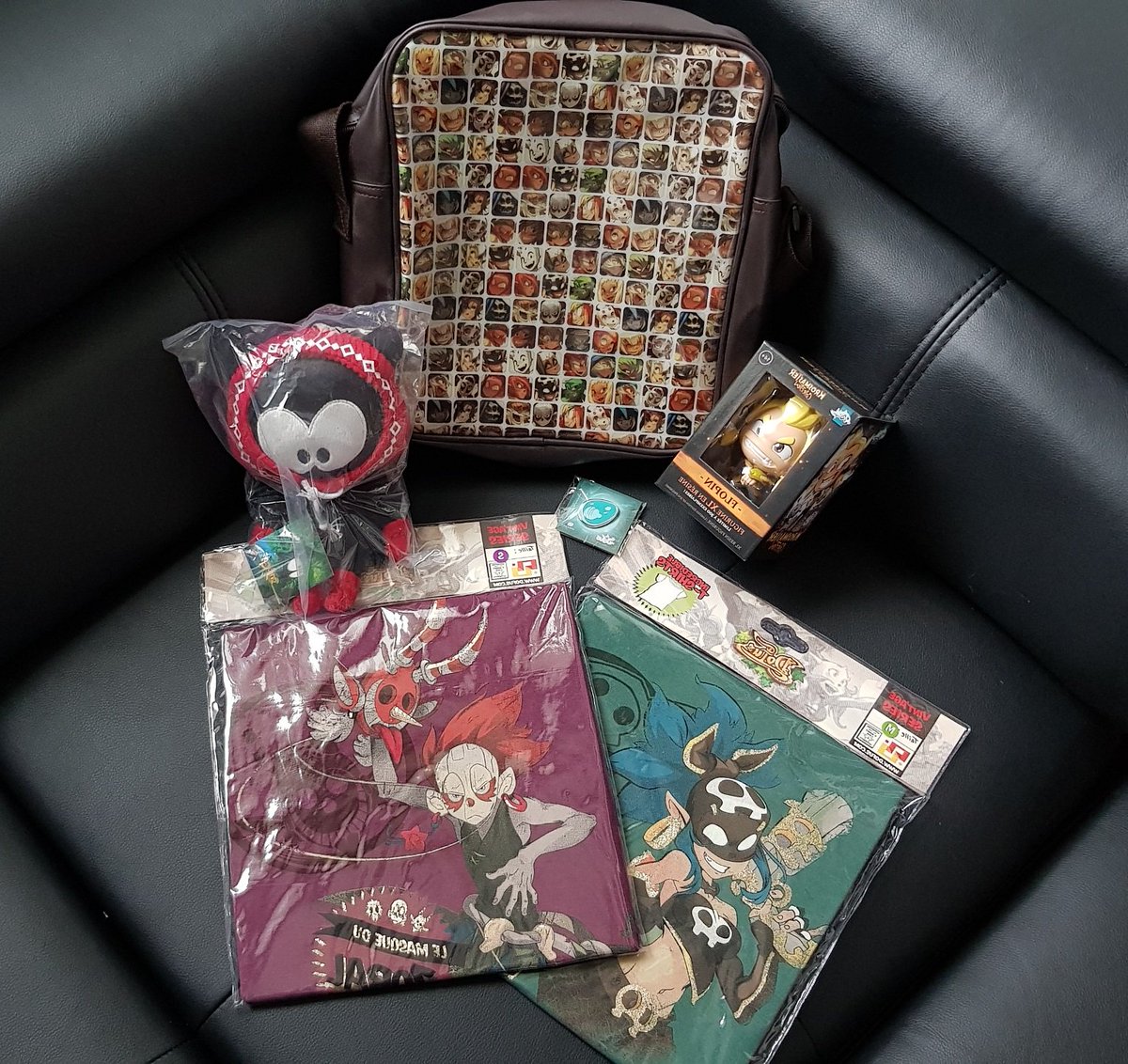 JVCom's tweet image. 🔔 Concours DOFUS x Wakfu : 3/6 ! 

RT + Follow @JVCom pour gagner :
- Une figurine Krosmaster XL (300 exemplaires, 40€)
- Un sac
- Deux tee-shirts
- Une peluche Dofus
- Des goodies !

Fin demain 14h, règlement : docs.google.com/document/d/1RA…