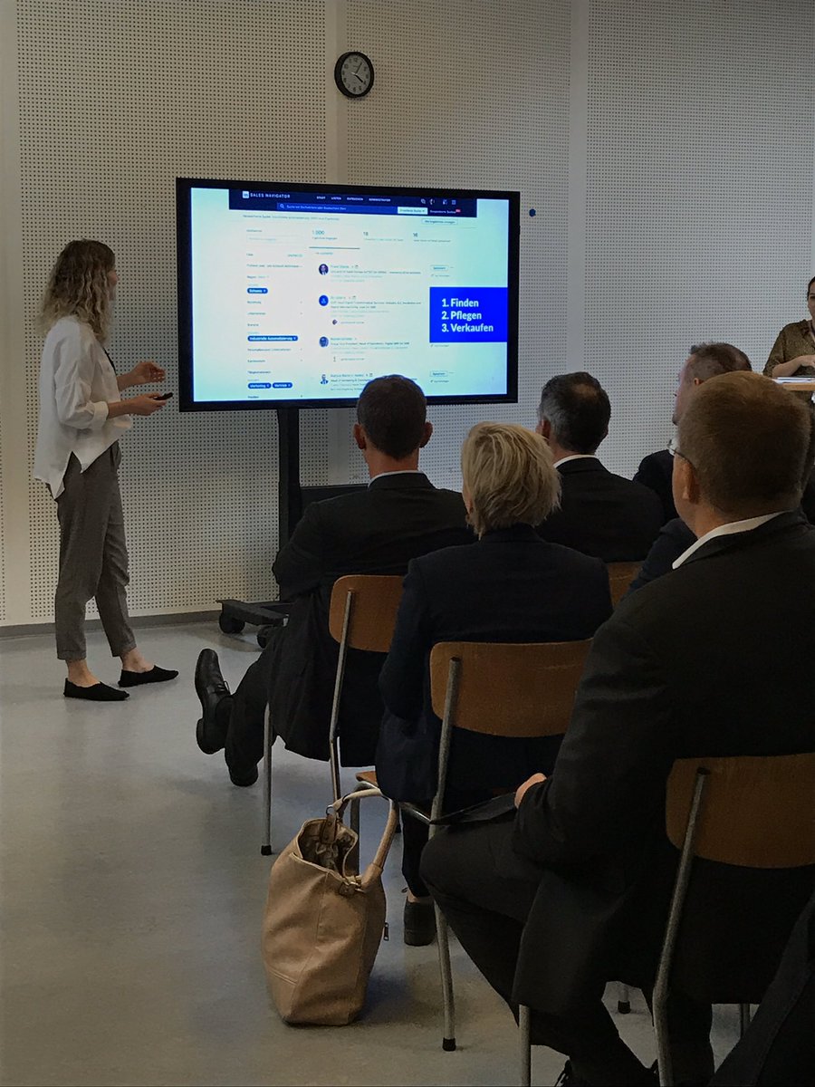 co_agency's tweet photo. Mitten in der @co_agency Breakout Session beim #digitalsummit2019 in #Vaduz - Julia &amp; Simone erklären warum Marketing &amp; Vertrieb idealerweise Hand in Hand gehen und wie Assistenzsysteme dies effizient unterstützen. https://t.co/GFTaoePned