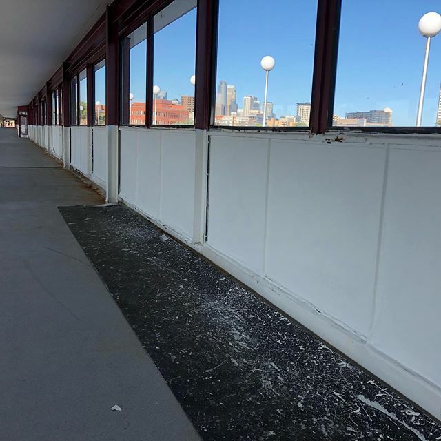 umnlib's tweet photo. Ready for paint the bridge? #umn #paintthebridge #skiumah #umn23 #studentgroups #create #gopherlink #letsgetpainting #cleanslate @umnsua @cla_ose https://t.co/A6Yg6OTFcd https://t.co/V80lpMtcno