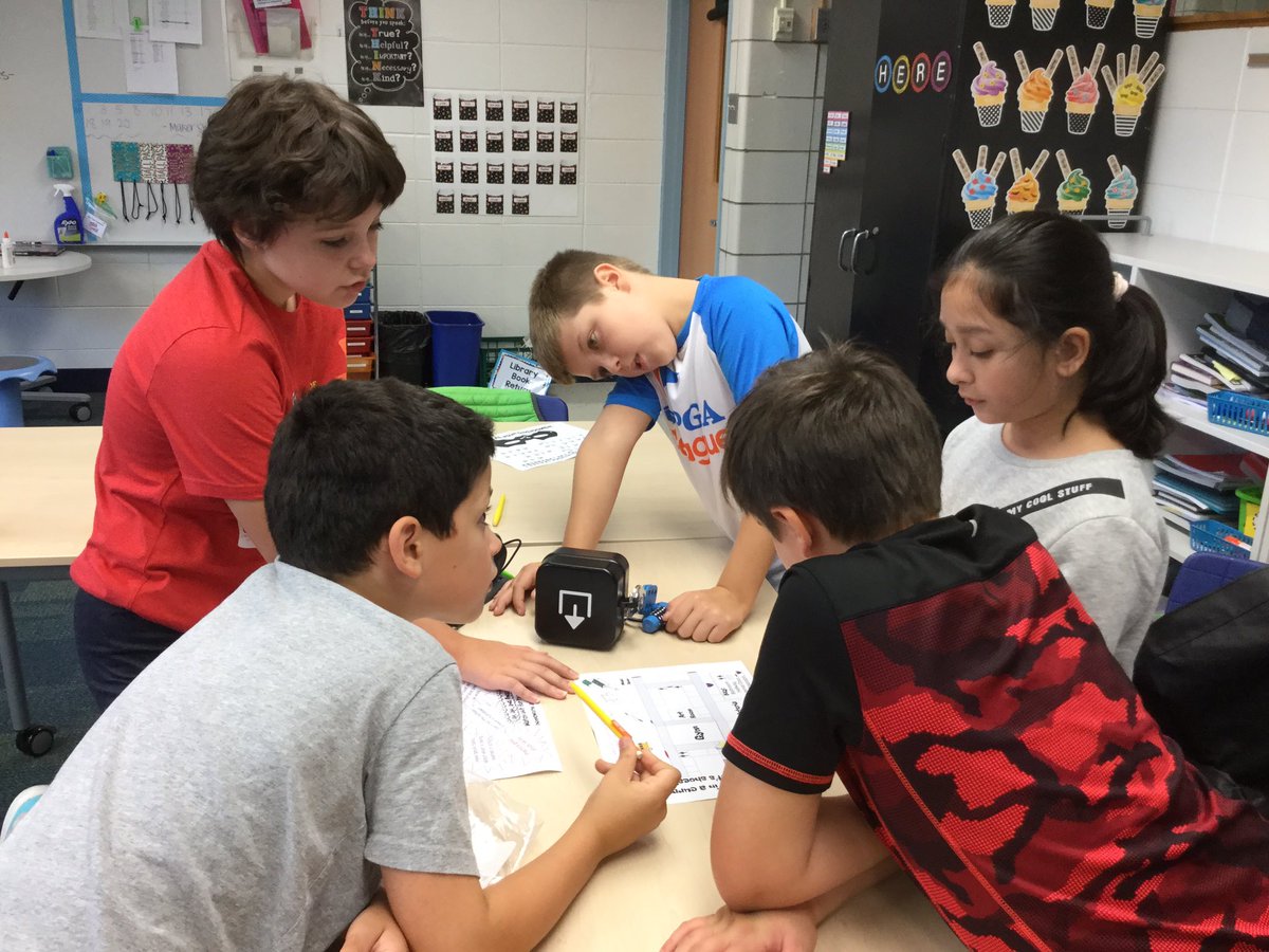Wescott4M's tweet photo. @Wescott4M working cooperatively on a “Back to School” breakout!#d30learns https://t.co/tDakHyAfbJ