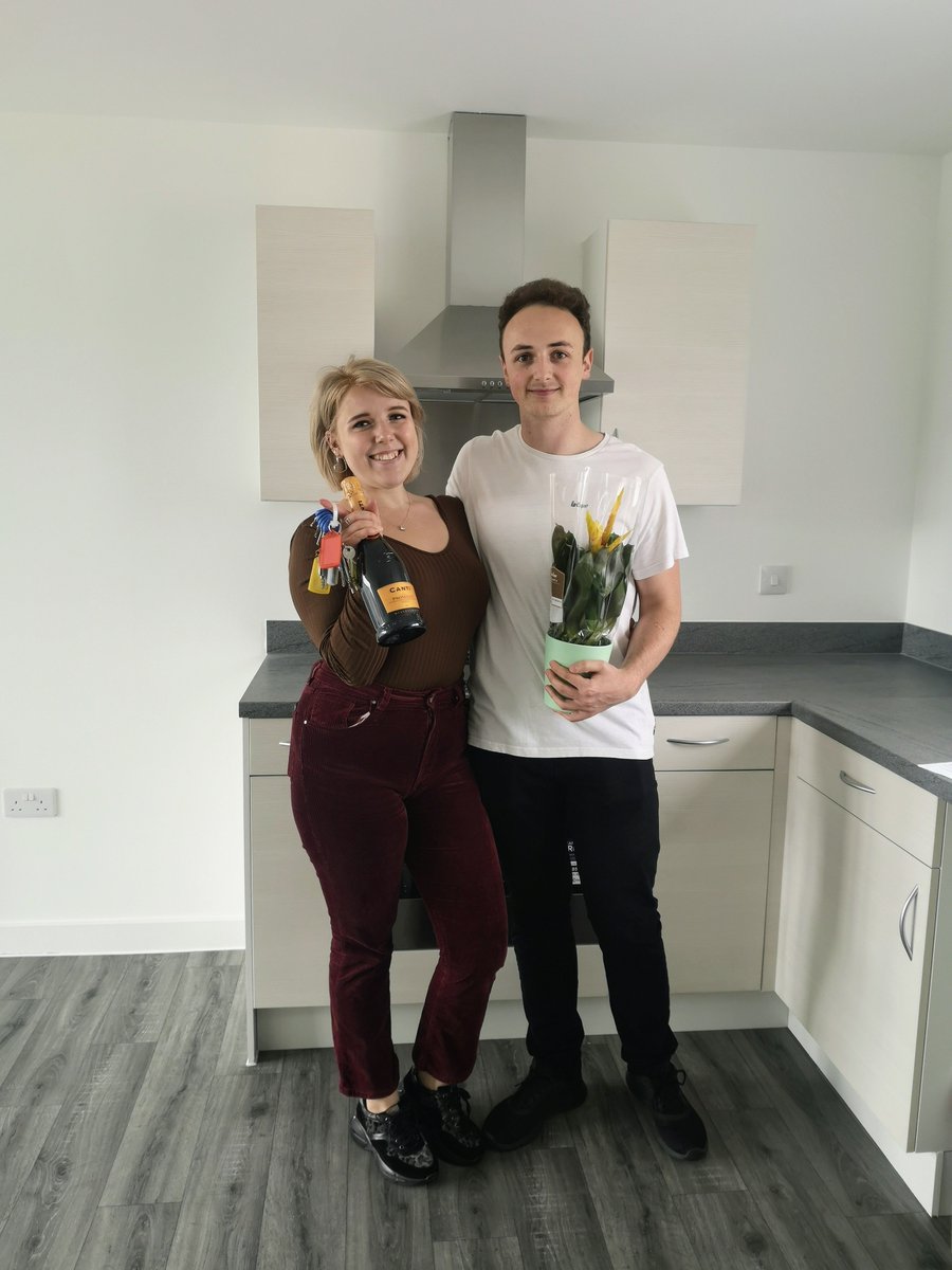 🍾These buyers are celebrating #SharedOwnershipWeek by completing on their beautiful home in #WestonsuperMare. These apartments are prefect for first time buyers wanting to hop on the property ladder.🏡

If you would like to make your SO move, check out our new homes in #Yatton.