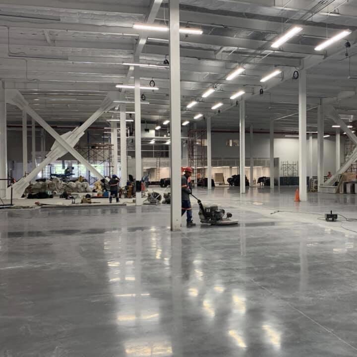 Kriscorti's tweet photo. 4️⃣PISOS
@4pisos La mejor empresa de Centroamérica 🇬🇹 🇸🇻 🇨🇷 🇭🇳 🇧🇿 🇳🇮 realizando pisos de concreto para PriceSmart en Guatemala con juntas @PermabanRCR Signature y endurecedor @RoclandFloor Qualitop Millenium gris francés 
4️⃣4️⃣4️⃣4️⃣ https://t.co/uasohRP07w