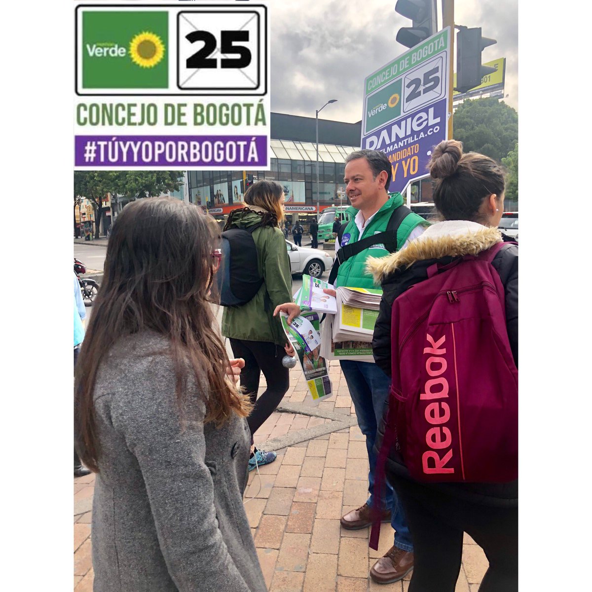 danimantillach's tweet photo. Recorremos las calles de Chapinero presentando nuestras propuestas para Concejo y Alcaldía de Bogotá. El 27 de octubre, con tu voto, puedes definir un nuevo rumbo para la ciudad. #Verde25 #TúYYoPorBogotá #ConClaudiaDeUna https://t.co/qHf2frS84G