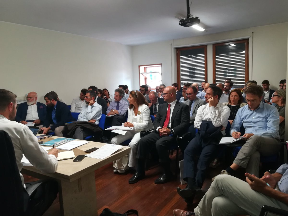 AnevEolico's tweet photo. Grande partecipazione al Gruppo di Lavoro Normativa e Mercato ANEV di oggi in cui si è parlato del #DMFER1, procedure #GSE, tavolo tecnico #Terna, #VIA #Arera https://t.co/JJg1NuXqW9