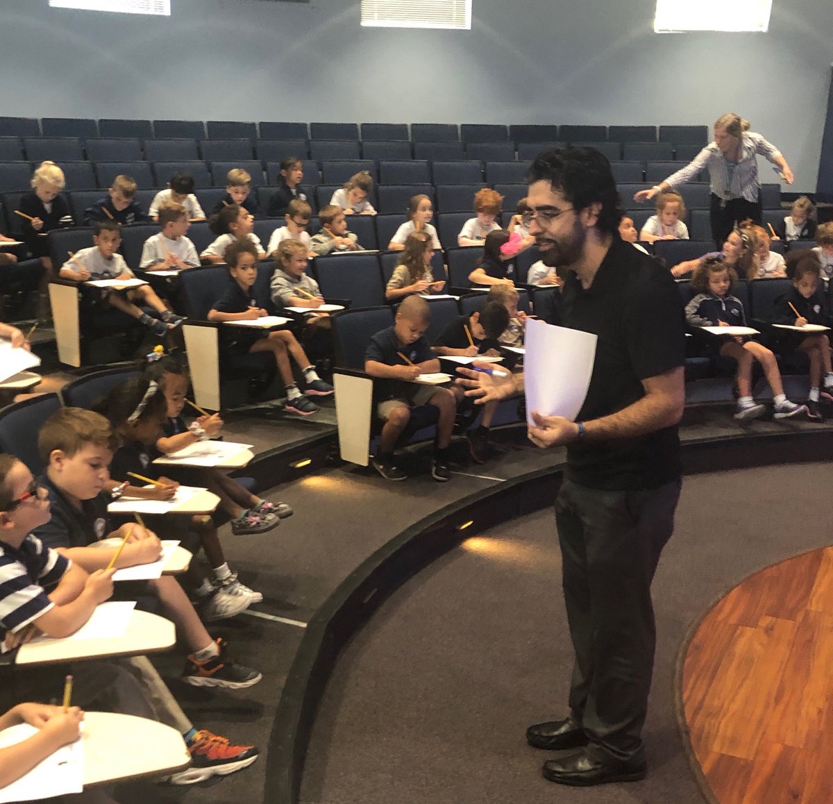 lynnlsloan's tweet photo. Kicking off The Year of the Graphic Novel with K and 1 and the Amazing Mr. Alvarez!#comics #SuperShoeman #welovetodraw
@NBPSEagles ⁦@NBPSLower⁩ https://t.co/PuIWDD8Z3u