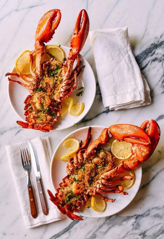 Celebrate #NationalLobsterDay by enjoying a delicious lobster from Inland Lobster!