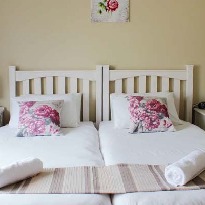 CPTnorth_'s tweet photo. Smithland Guest Apartments - Cape Town Self Catering 

29 Hans Strydom Street Parow North
Contact person: ARLENE BRINK
Call: +27 (0) 21 930 6127
Email: reservations@smithland.co.za
Smithland Guest Apartments  #accommodation #Selfcatering 

https://t.co/MWdeFRLg9a https://t.co/clcZSWKSCg