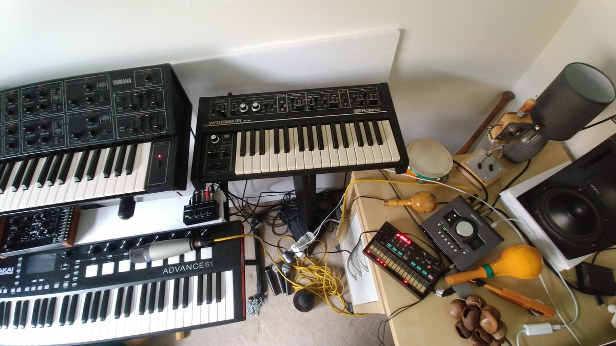 si_tew's tweet photo. Making noises for Siempre Sound Design today. Got a new sample pack coming on @ghosthack2501 with the certified g RunOne https://t.co/jSckVEfwaw