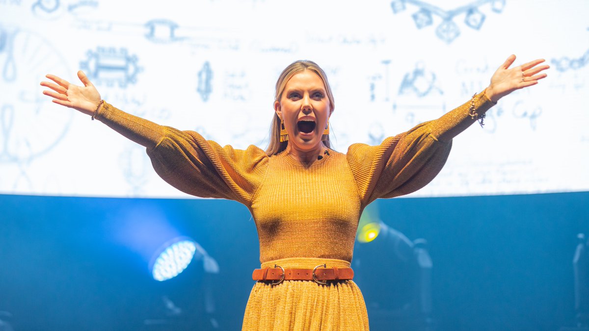 UTAustin's tweet photo. The new Kendra Scott Women’s Entrepreneurial Leadership Institute will strengthen the next generation of courageous, creative female leaders who will change the world

Learn more: https://t.co/18Gnv7qUZw #WhatStartsHere 🌎 https://t.co/GEiQlASwxs