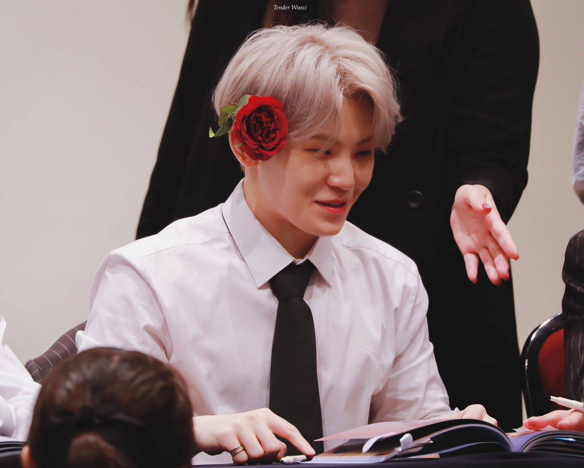 WOOZISVT11's tweet photo. Woozi Flower https://t.co/NBWeHUFMg2