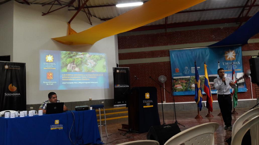SabrososLos's tweet photo. En este momento los docentes: Miguel Velásquez y Jose Fernando Ríos de @UnicatolicaCali exponen su proyecto de investigación ( hábitos  saludables y su importancia en el  entorno académico).
#SaboreateaCali
#Semanadelacomunicacioncspunicatolica

#Comunicaciónysalud https://t.co/7eSm68d5JD