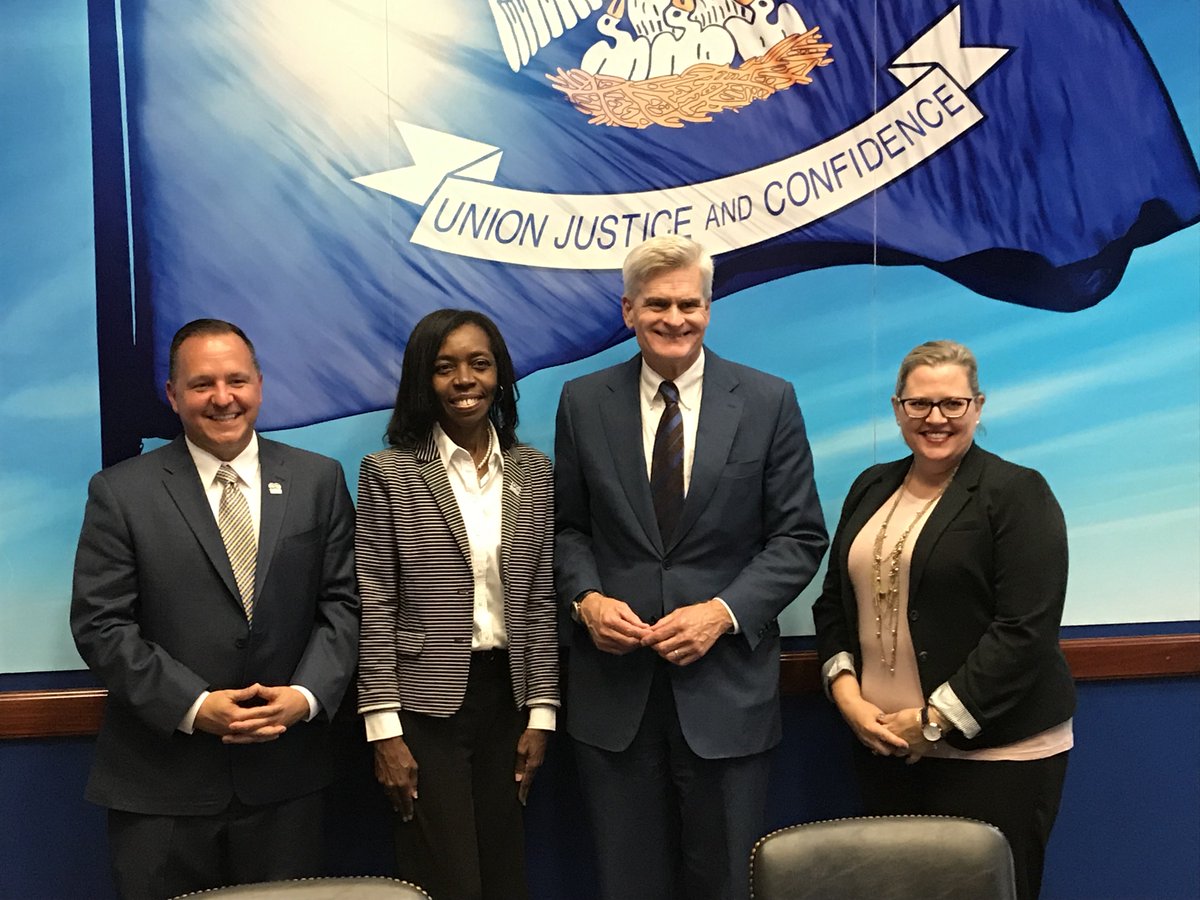 volunteer_la's tweet photo. We have exciting news for AmeriCorps members and alumni! @SenBillCassidy and @RepGarretGraves
have announced their support for the AmeriCorps Education Award Tax Relief Act! We salute their leadership on National Service! #StandForService! #GetThingsDone! https://t.co/jsCenG4Ide
