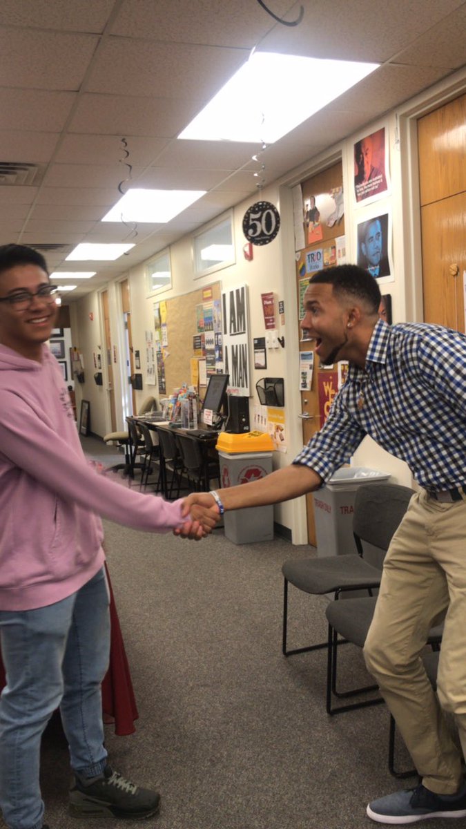 MLKProgram's tweet image. Stop by our office to help welcome our new advisor Evan! There will be food and great conversation until 11!