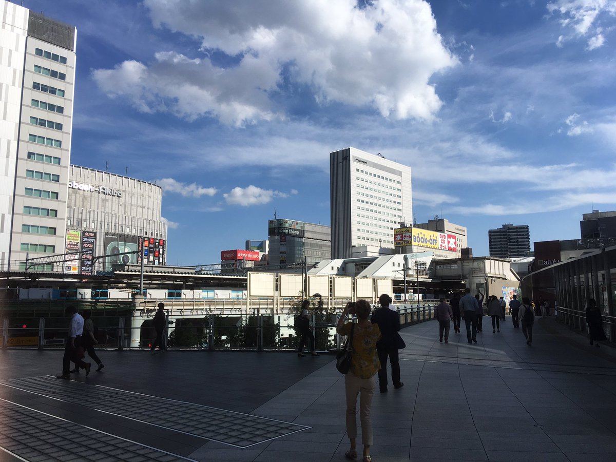 Halfa1965's tweet image. Tough day with whole Japan team working on potential future projects. Being downtown Tokyo also eye opener! Big place, big buildings etc. Thankfully good craft beer pub &amp;amp; fab food out of town at fancy brew pub later! Cheers!! @DamianMaye @FiWilliams @MartinPhillips1 @DuerMara