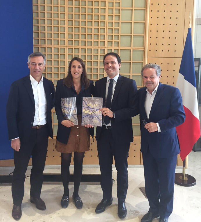 🔥<a href="/FRdigitale/">France Digitale</a> @syntecnumerique &amp; @TECHINFrance ont remis ce jour à <a href="/cedric_o/">Cédric O</a> 30 propositions pour pallier la pénurie de #talents dans la tech et favoriser le #financement des startups. 

Nos propositions pour le  #PacteProductif2025 sont ici 
👉bit.ly/2l58EC1