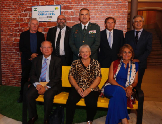 ONCE_oficial's tweet image. Hoy homenajeamos a los más #solidarios de la sociedad andaluza

¡Enhorabuena a Víctor Manuel, Aldevarán, ABC Sevilla, AMCAE, Guardia Civil y Salvamento Marítimo!

#PremiosSolidarios #ONCE Andalucía 2019

@guardiacivil @CERMIAndalucia @VoluntariadoPAV @plenaiandalucia