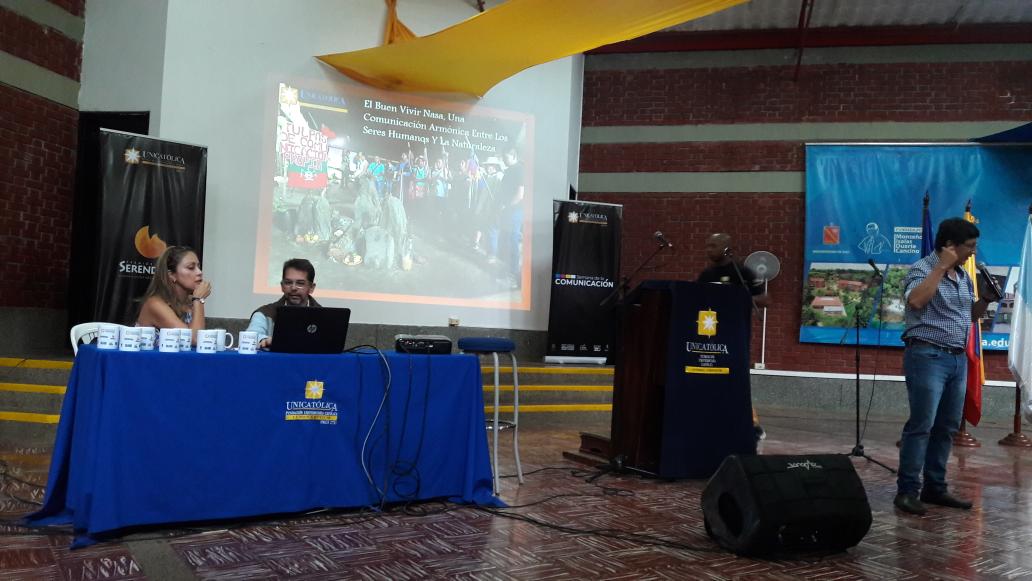 SabrososLos's tweet photo. Continúa la presentación de proyectos de investigación de parte de los docentes: Dianny Guerrero y Wilson Guaca de @UnicatolicaCali, su proyecto trata sobre (El buen vivir, la comunicación de pueblo Nasa de Corinto Cauca).

#SaboreateaCali
#Semanadelacomunicacioncspunicatolica https://t.co/i2SGEjBTkw