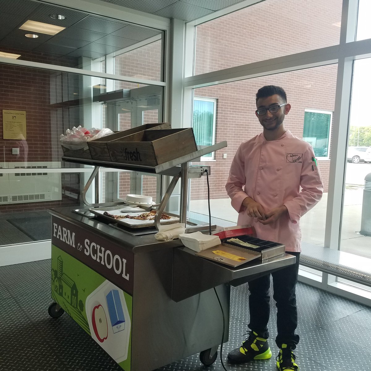 CTEMBCC1's tweet photo. Culinary Arts student mans the Farm to School cart selling healthy lunches every Wednesday. MBCC WORKS! https://t.co/fTKoKvHCpw