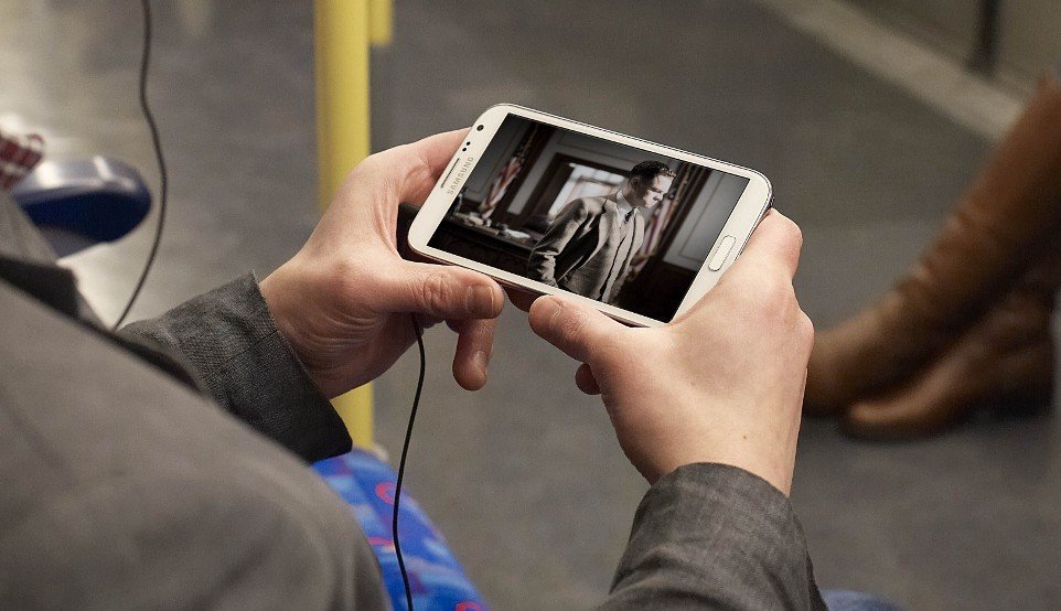 Dalilu_ca's tweet photo. Almost half the population watches video on mobile devices. There will be 16.5 million smartphone video viewers in Canada this year, accounting for the vast majority of mobile phone video viewing. #dalilu #daliludigital #videoadvertising https://t.co/Np8WPvGwv1