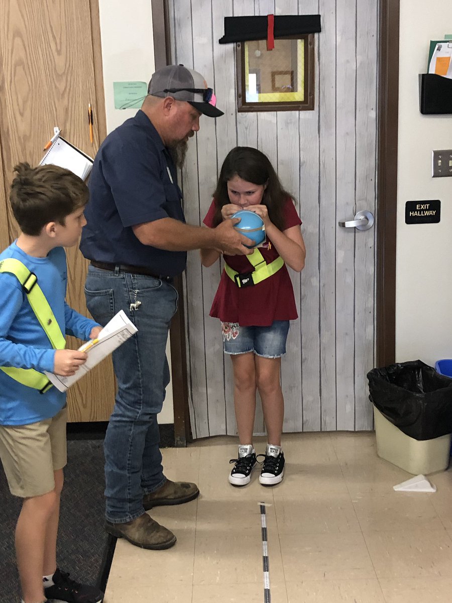 MissIsselhardt's tweet photo. Dad’s Day!  Our students completed a STEM project which included them designing/building a bus! #celebratelps https://t.co/vCqts2rc7u