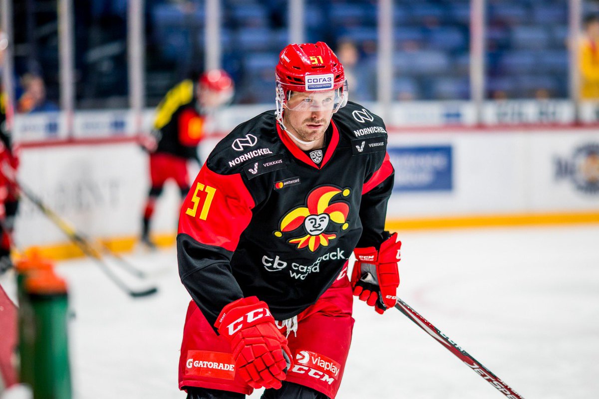 jokerithc's tweet photo. Kohta mennään💥 Mestaria kuokkaan ja pinnat himaan👊 #Jokerit #KHLfi https://t.co/4cFPlYf6lQ