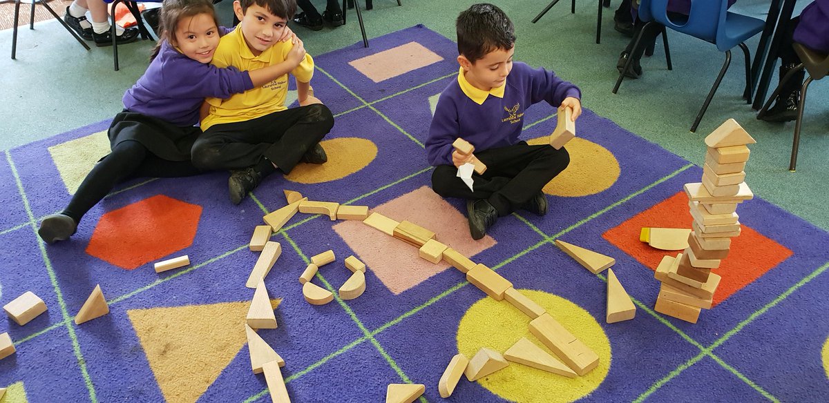 MrsShahLHS's tweet photo. Team Elder had lots of fun using different materials to make their space rockets this afternoon! Baby Bear here we come... 🐻🚀 #scienceLHS @HeadLHS @LHS_Watford @MissKhanLHS https://t.co/oI0YZIP6cJ