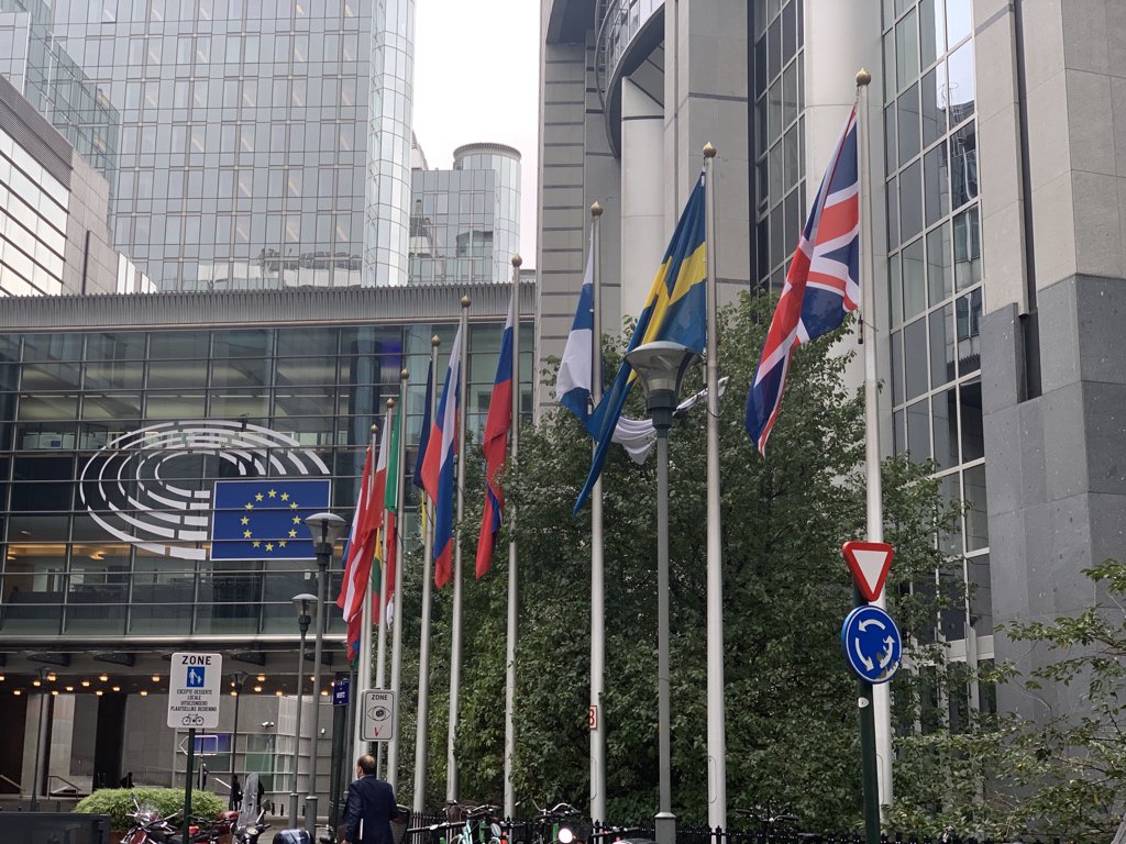 David_on_a_bike's tweet image. I would like our Union Flag to remain next to the other 27 flags right here in Brussels. #remainandreform