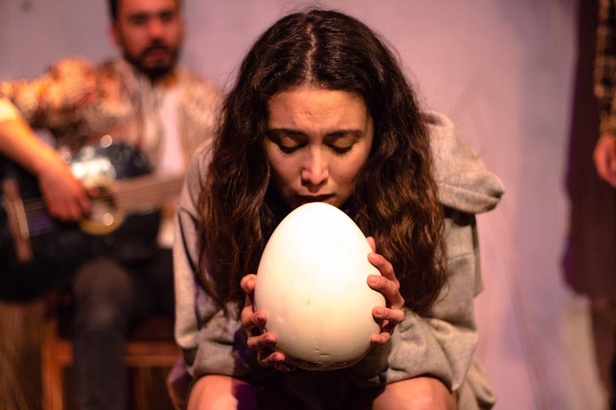 ¡Últimas funciones! No te quedes sin verla! Escrita por @cristinatapies y dirigida por @ezziod !!! Compra tus entradas en <a href="/ticketpluscl/">Ticketplus Chile</a> 
Te esperamos!!!

#teatrochileno #dramaturgiafemenina #tallersigloxx #reddesalasdeteatro #venalteatro @eligecultura <a href="/culturas_cl/">Ministerio de las Culturas</a> <a href="/Culturas_RM/">Cultura Metropolitana</a>