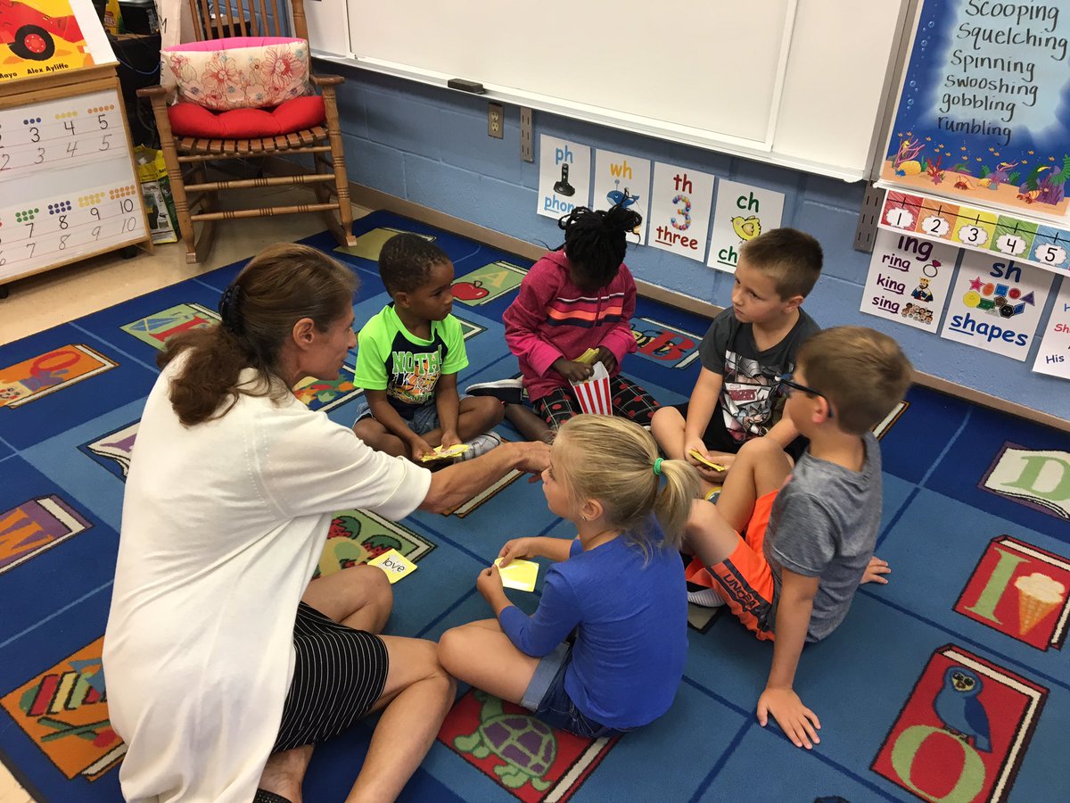 fletcj15's tweet photo. Playing the sight word game “POP” 🍿@BCEBobcat https://t.co/OtfZJPo3qY