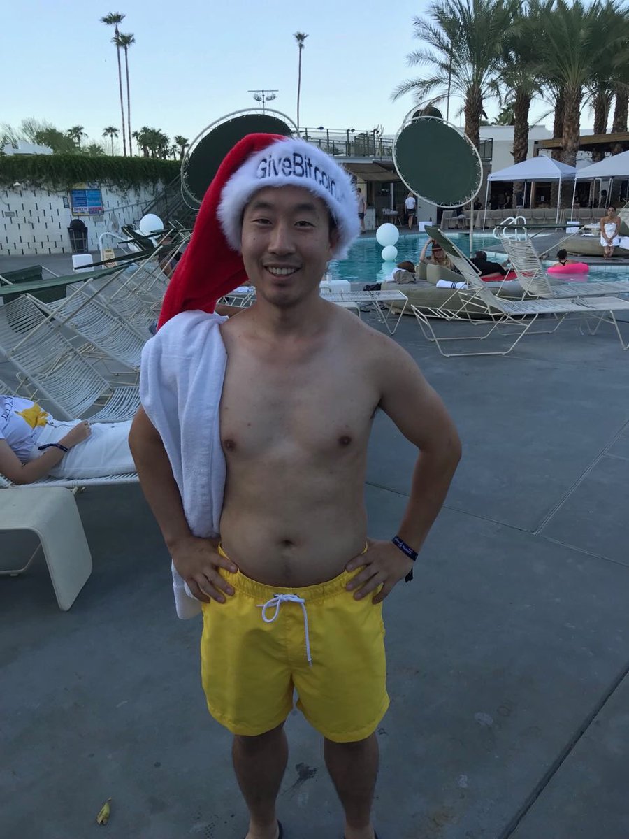 Give_Bitcoin's tweet photo. .@ecurrencyhodler crushing the pool side Santa hat look 🎅🏽 #cryptosprings https://t.co/dawj3dzLoQ