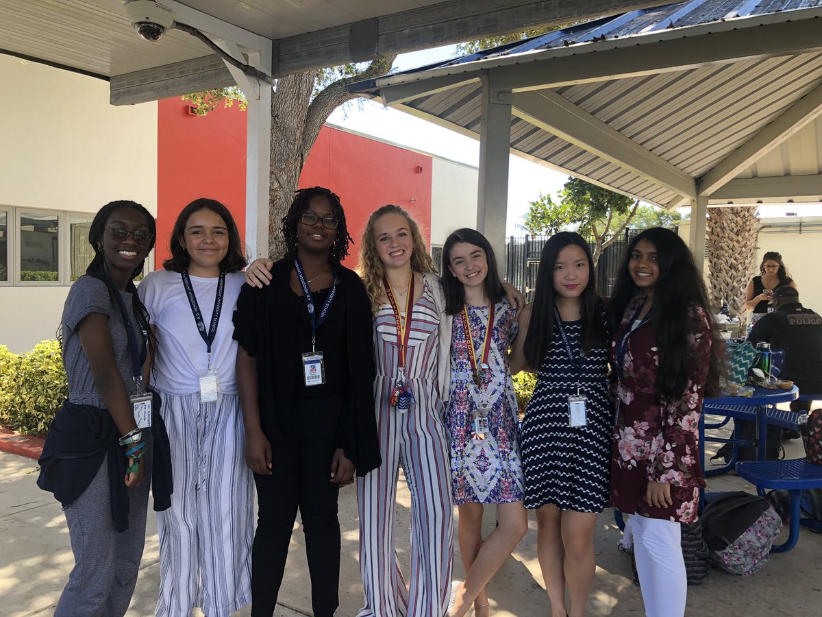 ap_hoff's tweet photo. 8th graders dressed up for pictures!! Class of 2020.#Owlsimpact https://t.co/pSYzlimJ1d